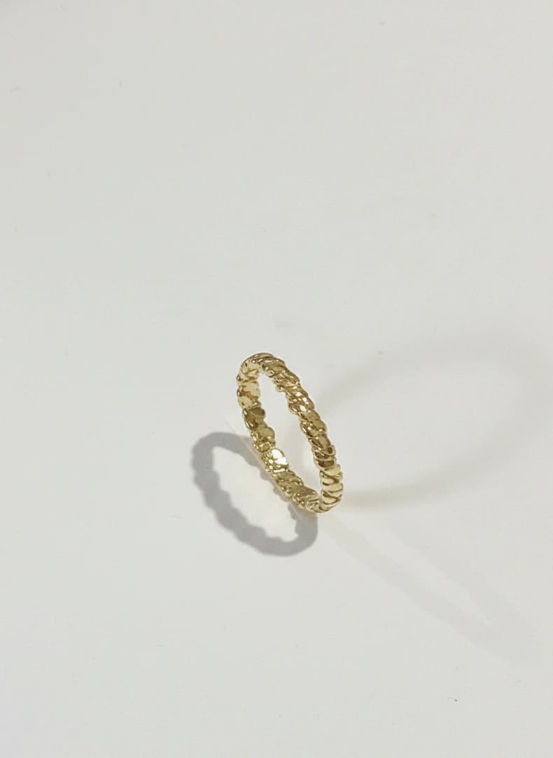 ANEL APARADOR GOLDEN TWIST BANHADO A OURO 18K